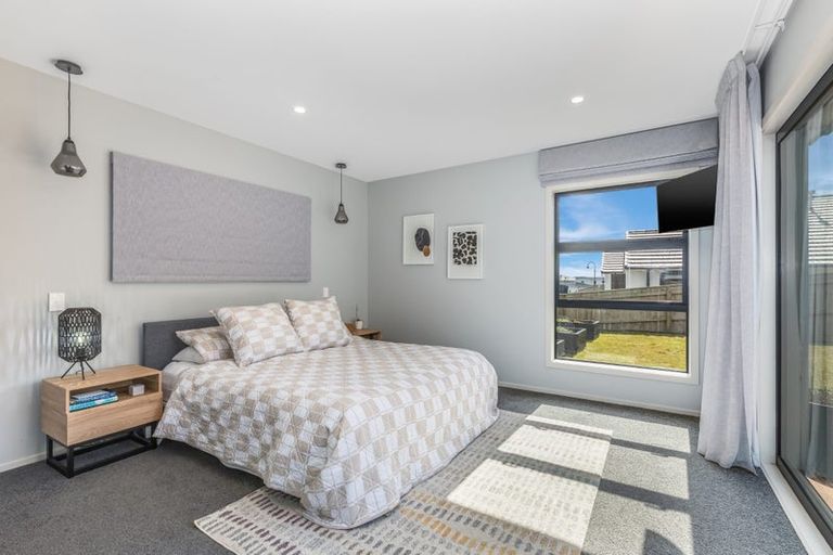 Photo of property in 20 Queen Charlotte Drive, Aotea, Porirua, 5024