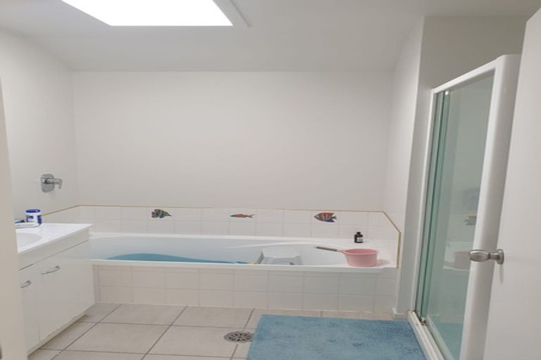 Photo of property in 8/36 John Jennings Drive, Oteha, Auckland, 0632