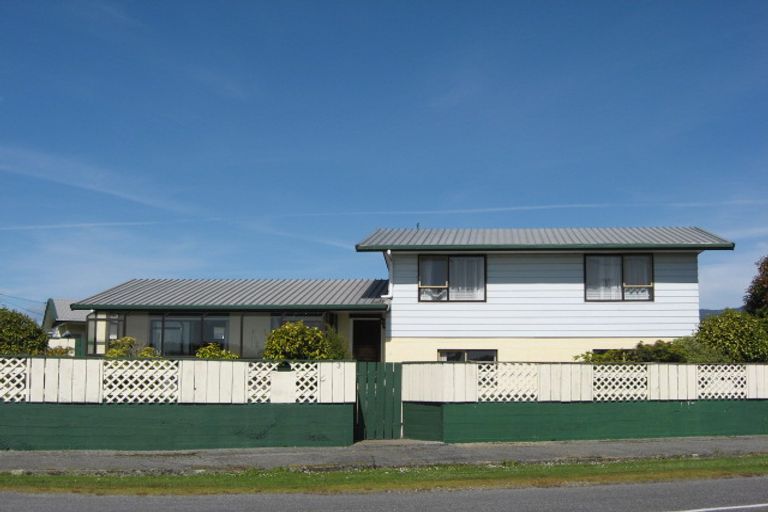 Photo of property in 3 Russell Street, Westport, 7825