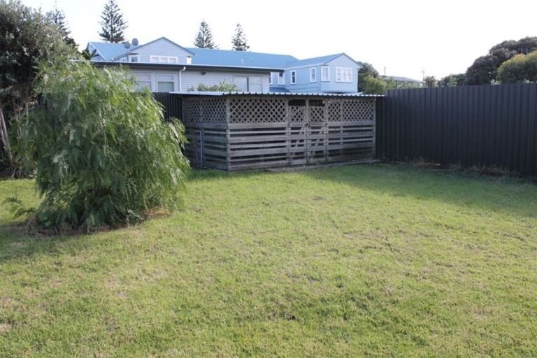 Photo of property in 79 Moana Street, Otaki Beach, Otaki, 5512