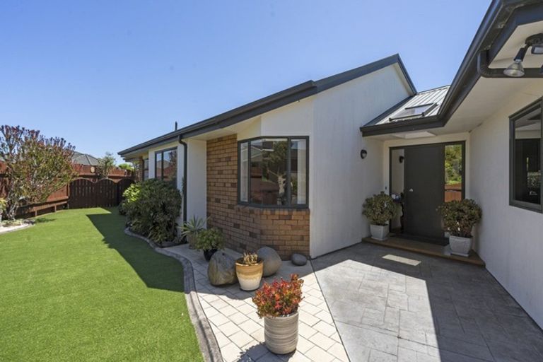 Photo of property in 6 Whalers Rise, Whalers Gate, New Plymouth, 4310