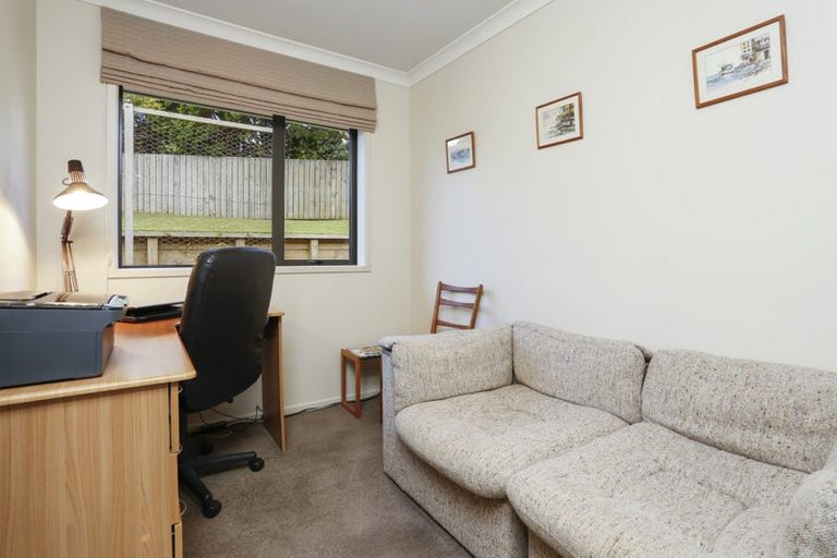 Photo of property in 2 Foothills Lane, Glen Eden, Auckland, 0602
