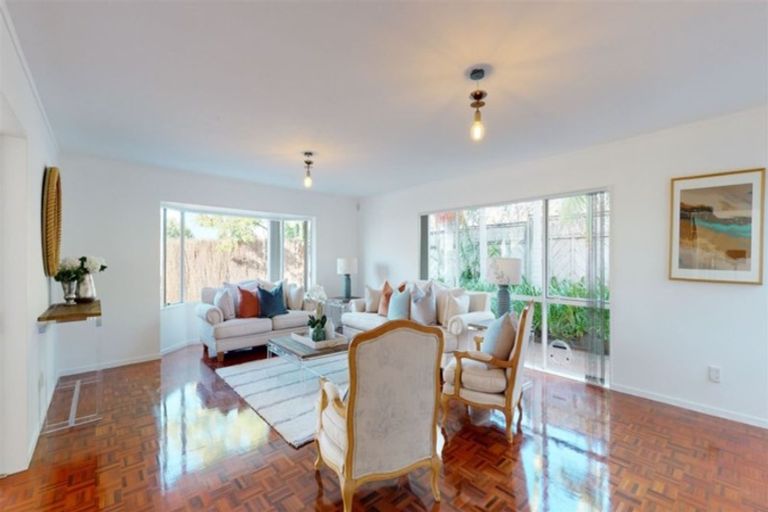 Photo of property in 78 Lagoon Way, West Harbour, Auckland, 0618