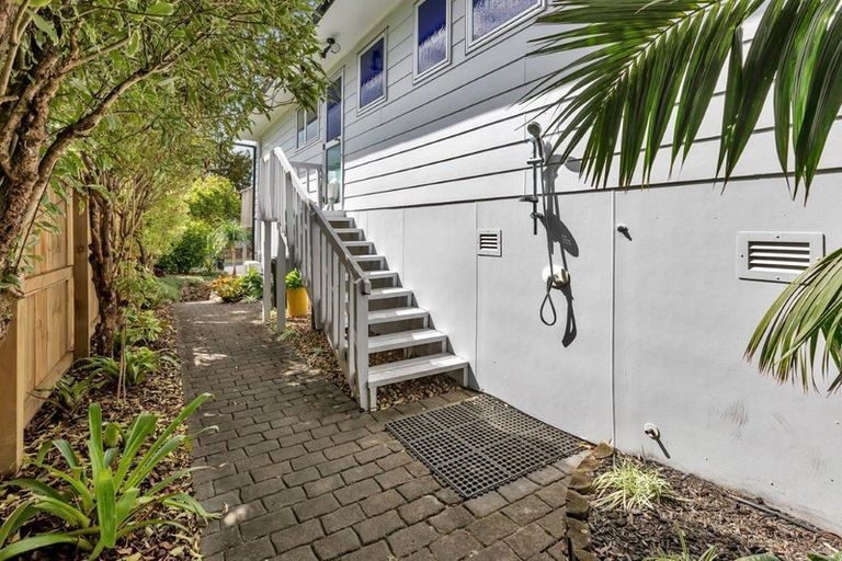 Photo of property in 26 Manaia View Road, One Tree Point, 0118
