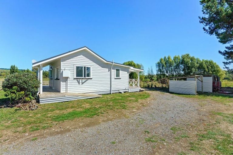 Photo of property in 103a Waikawa Beach Road, Manakau, Levin, 5573