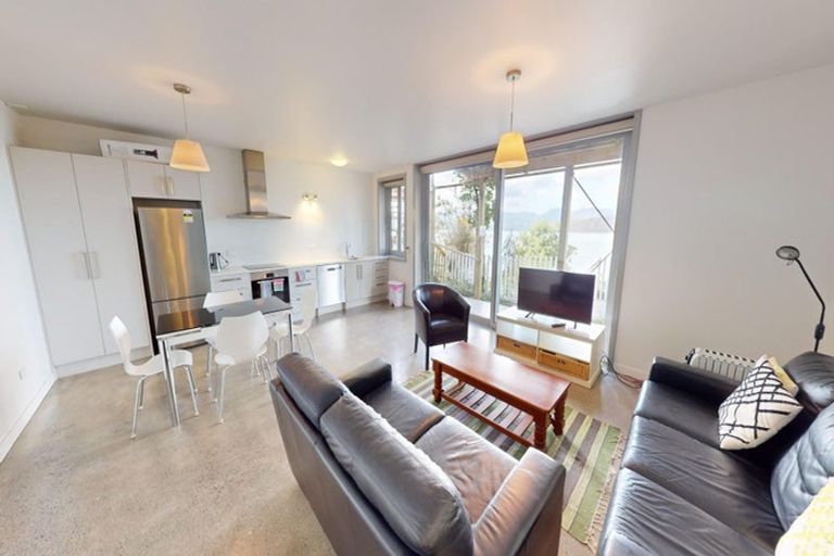 Photo of property in 16 Napier Street, Karaka Bays, Wellington, 6022