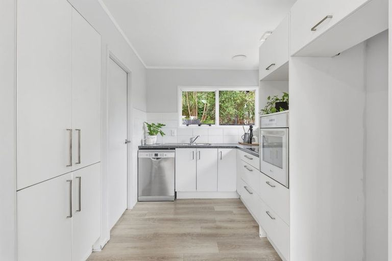 Photo of property in 2/12 Mahuta Grove, Northcote, Auckland, 0627