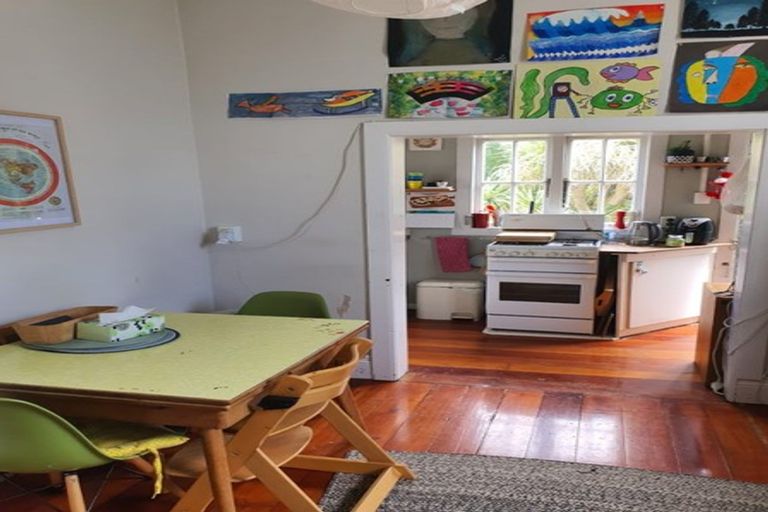 Photo of property in 180-182 Ohiro Road, Brooklyn, Wellington, 6021