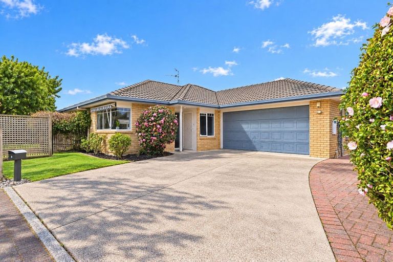 Photo of property in 8 Evergreen Glade, Papamoa Beach, Papamoa, 3118