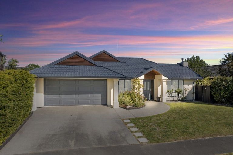 Photo of property in 16 Bottle Lake Drive, Parklands, Christchurch, 8083