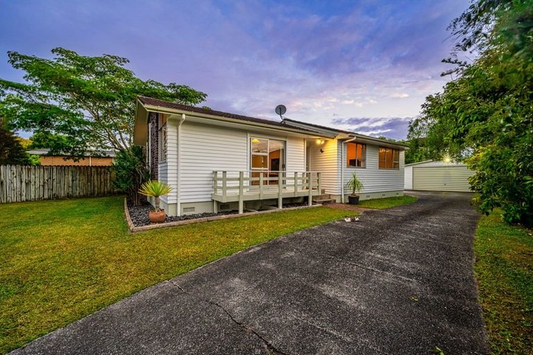 Photo of property in 4 Tangelo Place, Bucklands Beach, Auckland, 2012