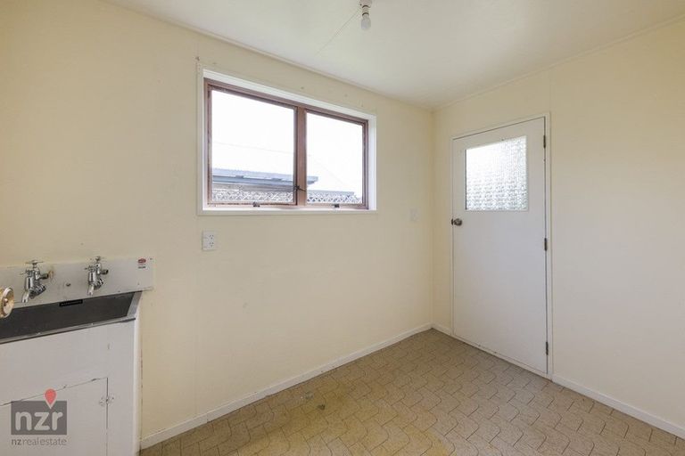 Photo of property in 2/82 John F Kennedy Drive, Milson, Palmerston North, 4414