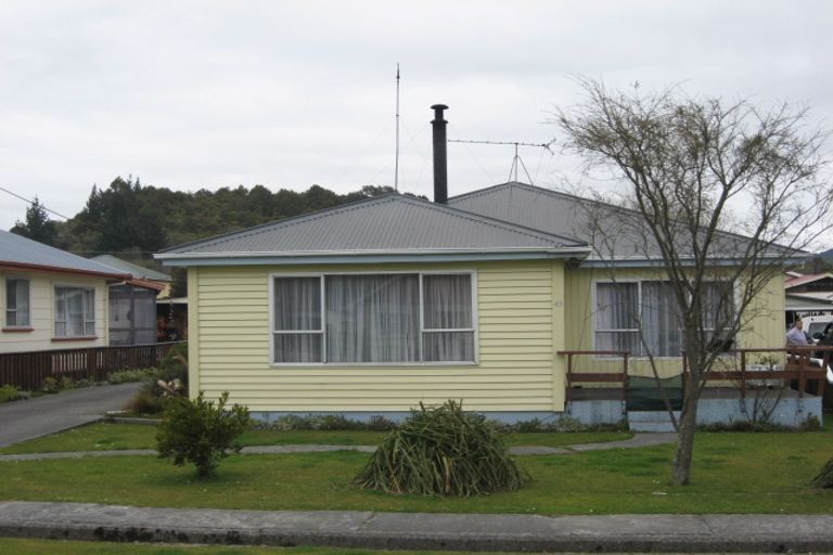 Photo of property in 43 Inverness Street, Dunollie, Runanga, 7803