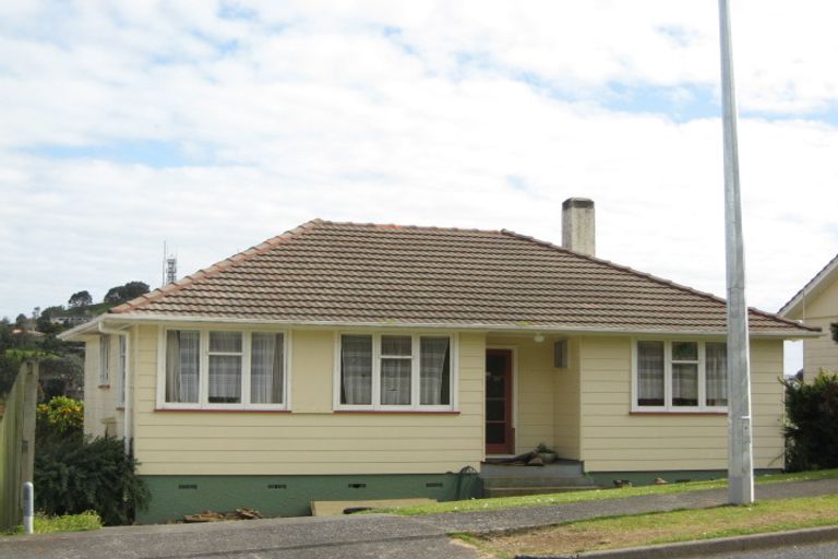 Photo of property in 6 Marton Place, Marfell, New Plymouth, 4310