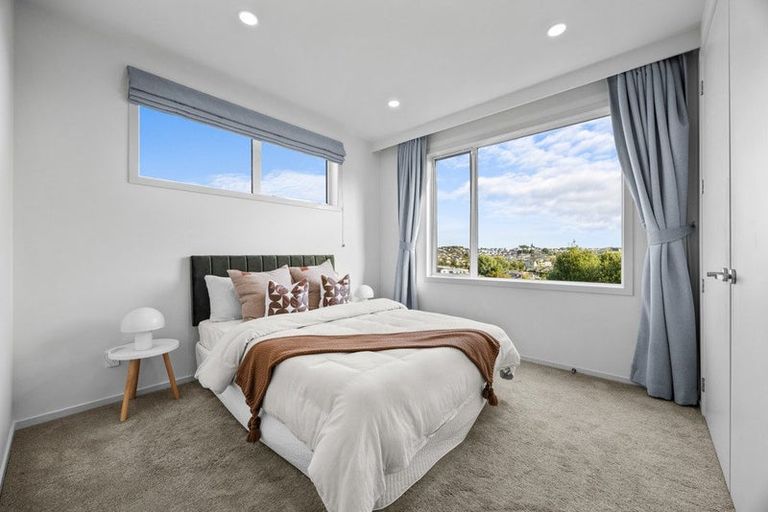 Photo of property in 4b Hilton Close, Fairview Heights, Auckland, 0632