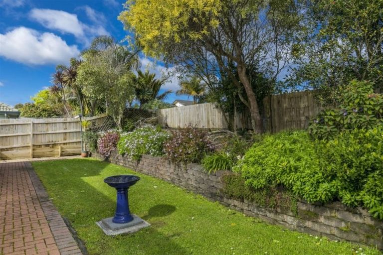 Photo of property in 18 Graven Court, Henderson, Auckland, 0612