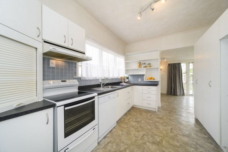 Photo of property in 26 Rangitira Avenue, Palmerston North, 4414