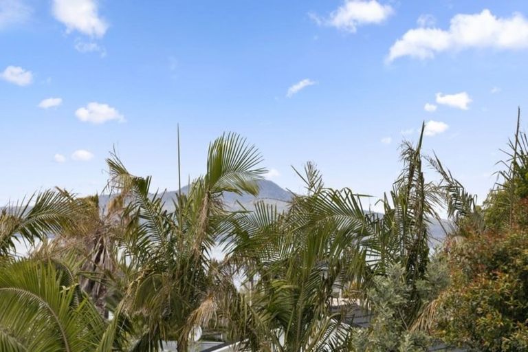 Photo of property in 1/52 Gulf View Road, Murrays Bay, Auckland, 0630