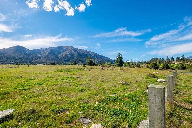 Photo of property in 136 Te Awa Road, Albert Town, Wanaka, 9382