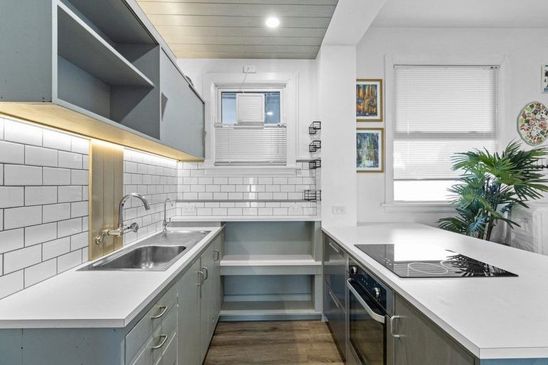 Photo of property in Devonport Apartments, 21/127 Saint Aubyn Street, New Plymouth, 4310