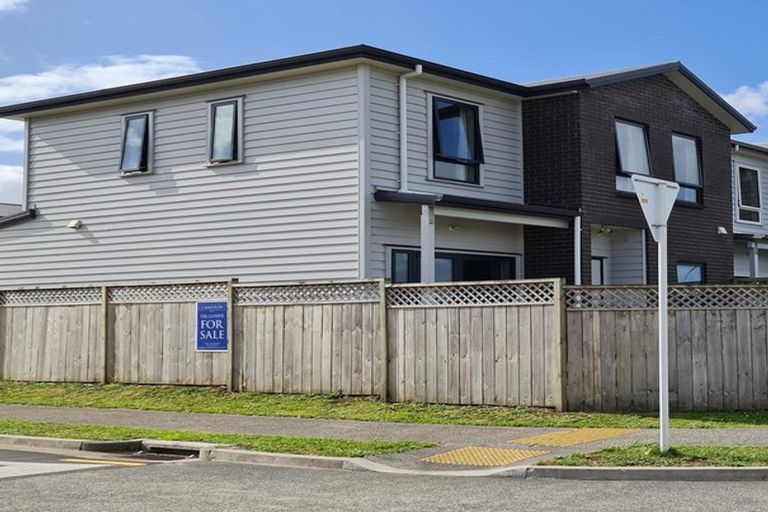 Photo of property in 24 Kuurae Crescent, Weymouth, Auckland, 2103