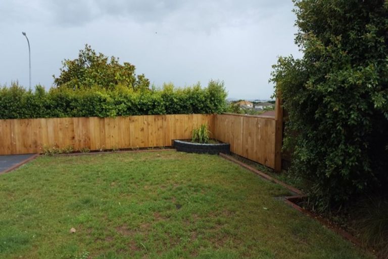 Photo of property in 11 Earnslaw Crescent, Clover Park, Auckland, 2019