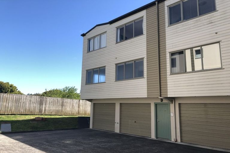 Photo of property in The Haven, 25/120 Beach Haven Road, Beach Haven, Auckland, 0626