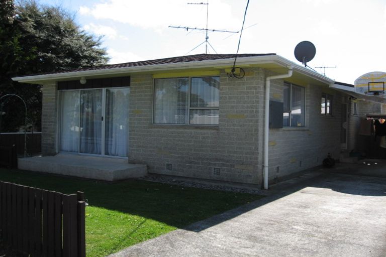 Photo of property in 2/13 Saint Ronans Avenue, Waterloo, Lower Hutt, 5011