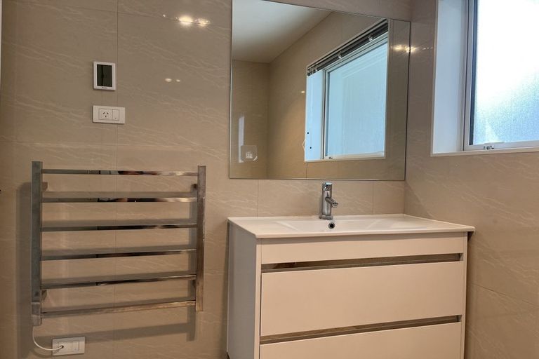 Photo of property in 12 Bridget Court, Red Beach, 0932