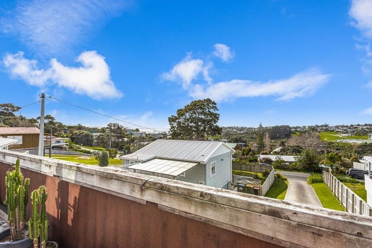 Photo of property in 12a Matai Road, Stanmore Bay, Whangaparaoa, 0932