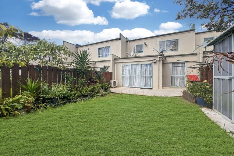 Photo of property in 6/351 West Coast Road, Glen Eden, Auckland, 0602