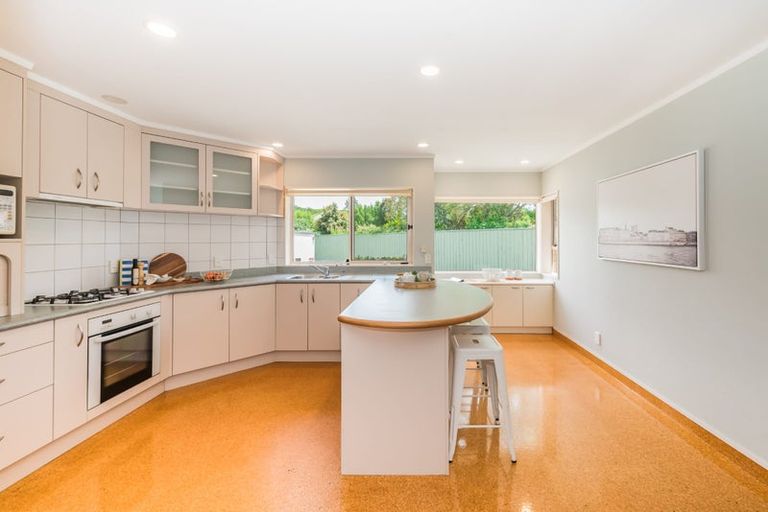 Photo of property in 43 Ngarara Road, Waikanae, 5036