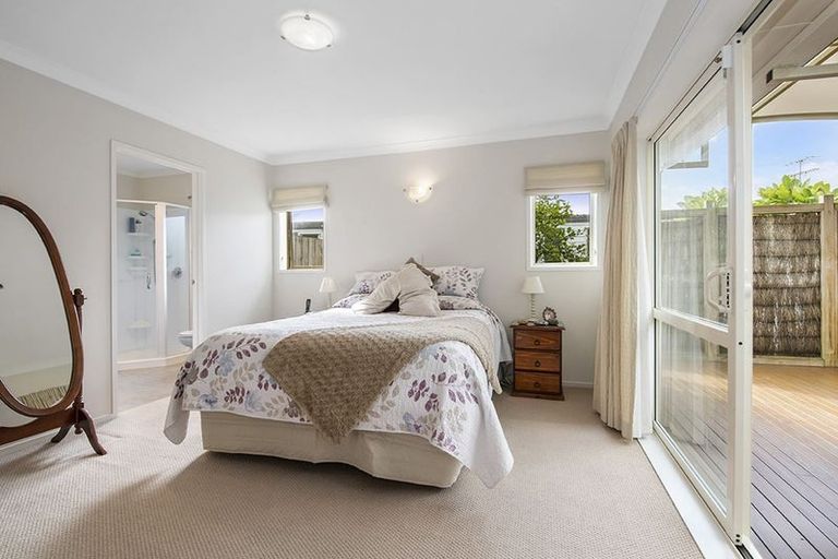 Photo of property in 6 Rivervale Grove, Stanmore Bay, Whangaparaoa, 0932