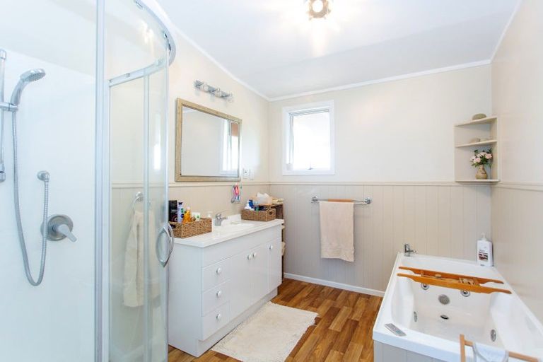 Photo of property in 18 Okiwa Terrace, Waiinu Beach, Whanganui, 4588