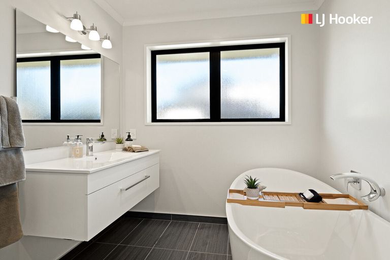 Photo of property in 5 Tate Crescent, Green Island, Dunedin, 9018