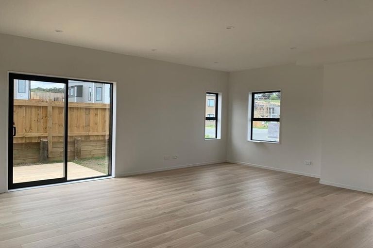 Photo of property in 1a Putiputi Way, Papakura, 2110