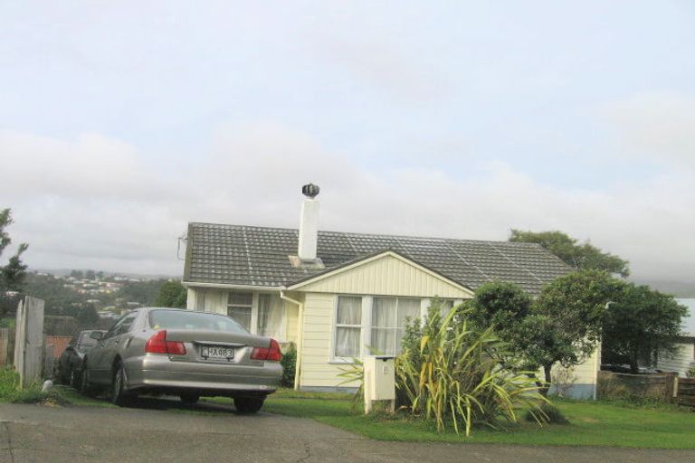 Photo of property in 8 Carbine Place, Ascot Park, Porirua, 5024