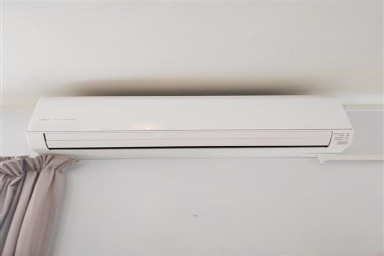 Photo of property in 4 Blueridge Close, Sunnyvale, Auckland, 0612