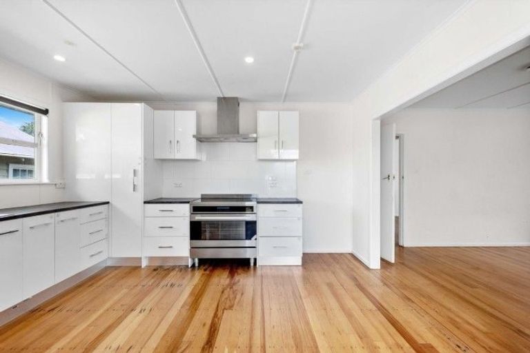 Photo of property in 62 Waipani Road, Te Atatu Peninsula, Auckland, 0610