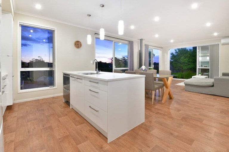 Photo of property in 18 Bankside Road, Silverdale, 0932