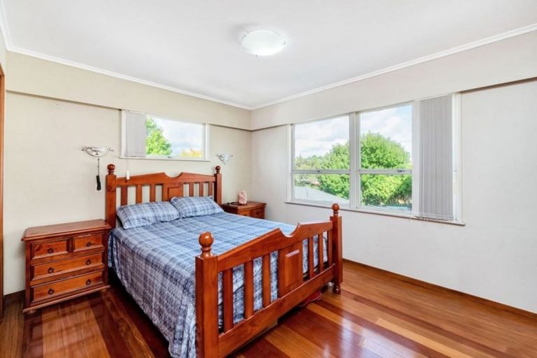 Photo of property in 92 Waimumu Road, Massey, Auckland, 0614