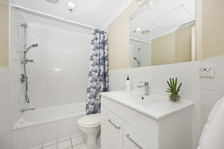 Photo of property in The Rennaissance, 4g/18 Ronwood Avenue, Manukau, Auckland, 2104