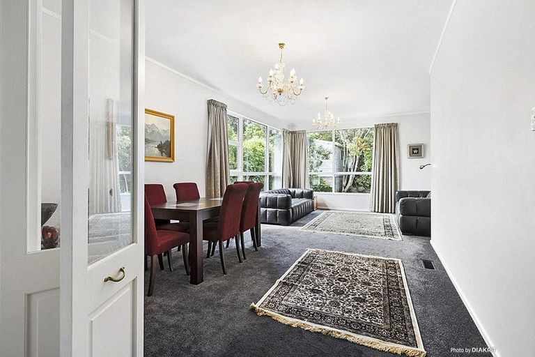 Photo of property in 9 Newcombe Crescent, Karori, Wellington, 6012