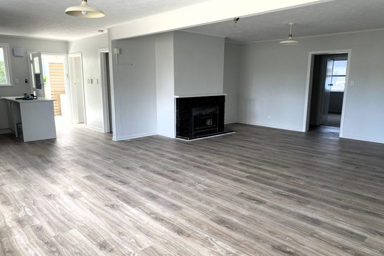 Photo of property in 37b Cobham Crescent, Kelston, Auckland, 0602