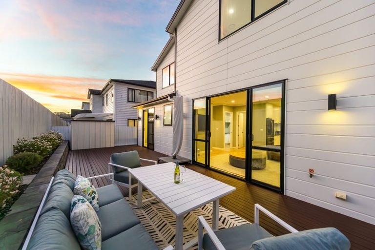Photo of property in 11 Bight Road, Long Bay, Auckland, 0630