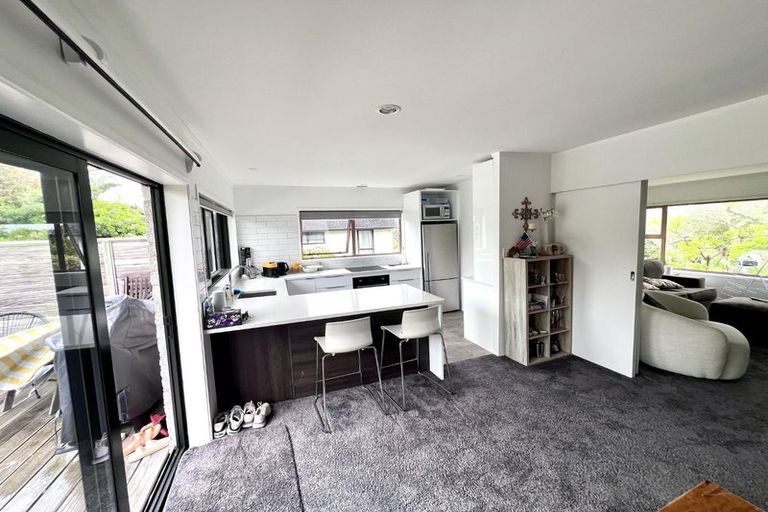 Photo of property in 6 Amorino Drive, Red Beach, 0932