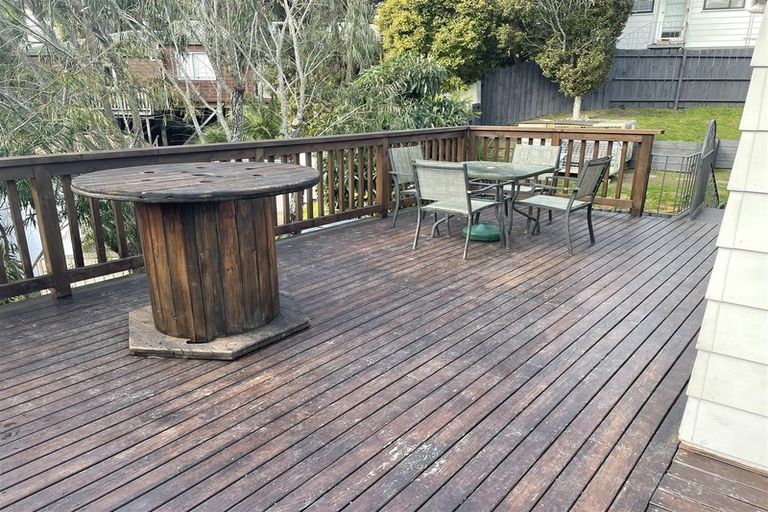 Photo of property in 1/21 Contessa Drive, Glenfield, Auckland, 0629