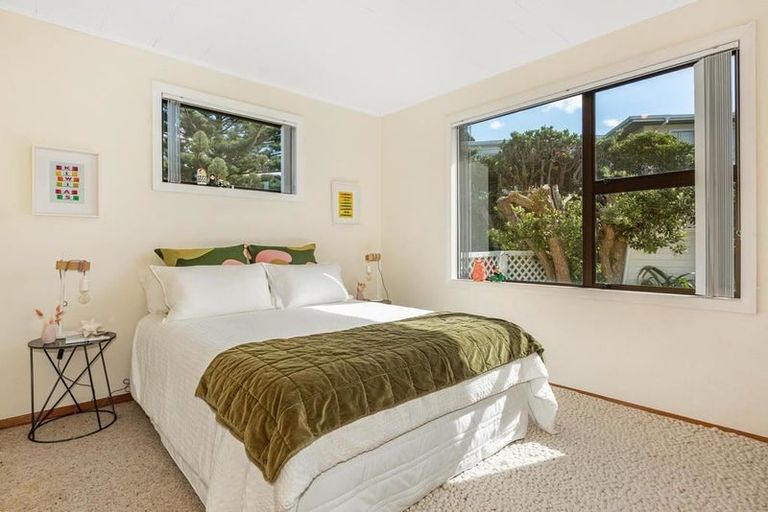 Photo of property in 1 Porter Place, Paekakariki, 5034