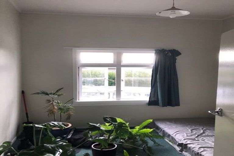 Photo of property in 51 Onewa Road, Northcote, Auckland, 0627