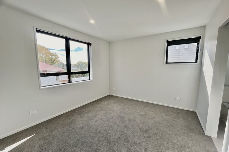 Photo of property in 2/10 Surrey Street, Linwood, Christchurch, 8062